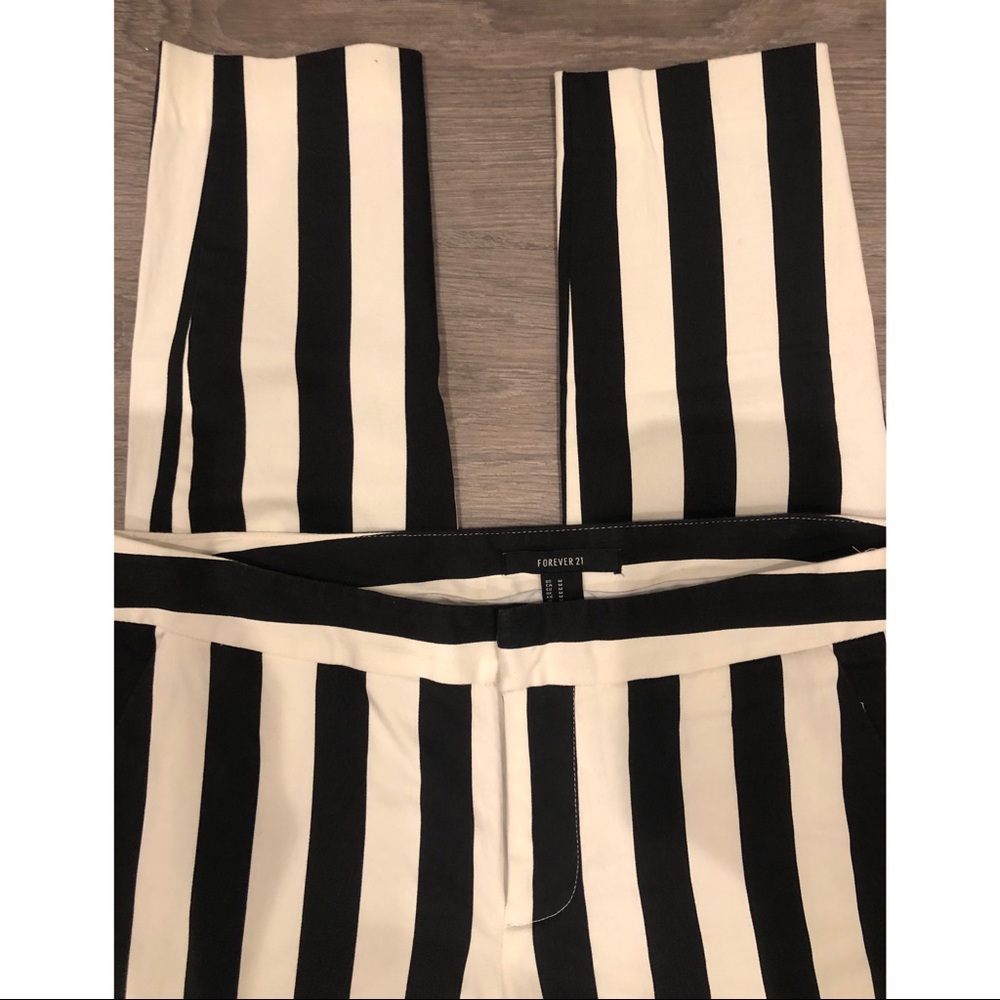 💥🖤Black and white skinny dress pants. 🖤💥 - Picture 3 of 4